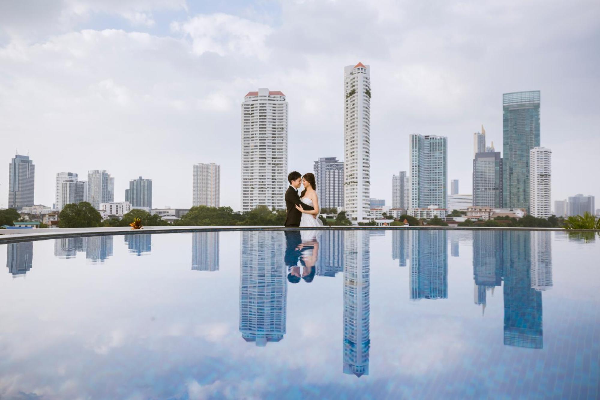 Chatrium Hotel Riverside Bangkok Zewnętrze zdjęcie A couple in Shenzhen, China