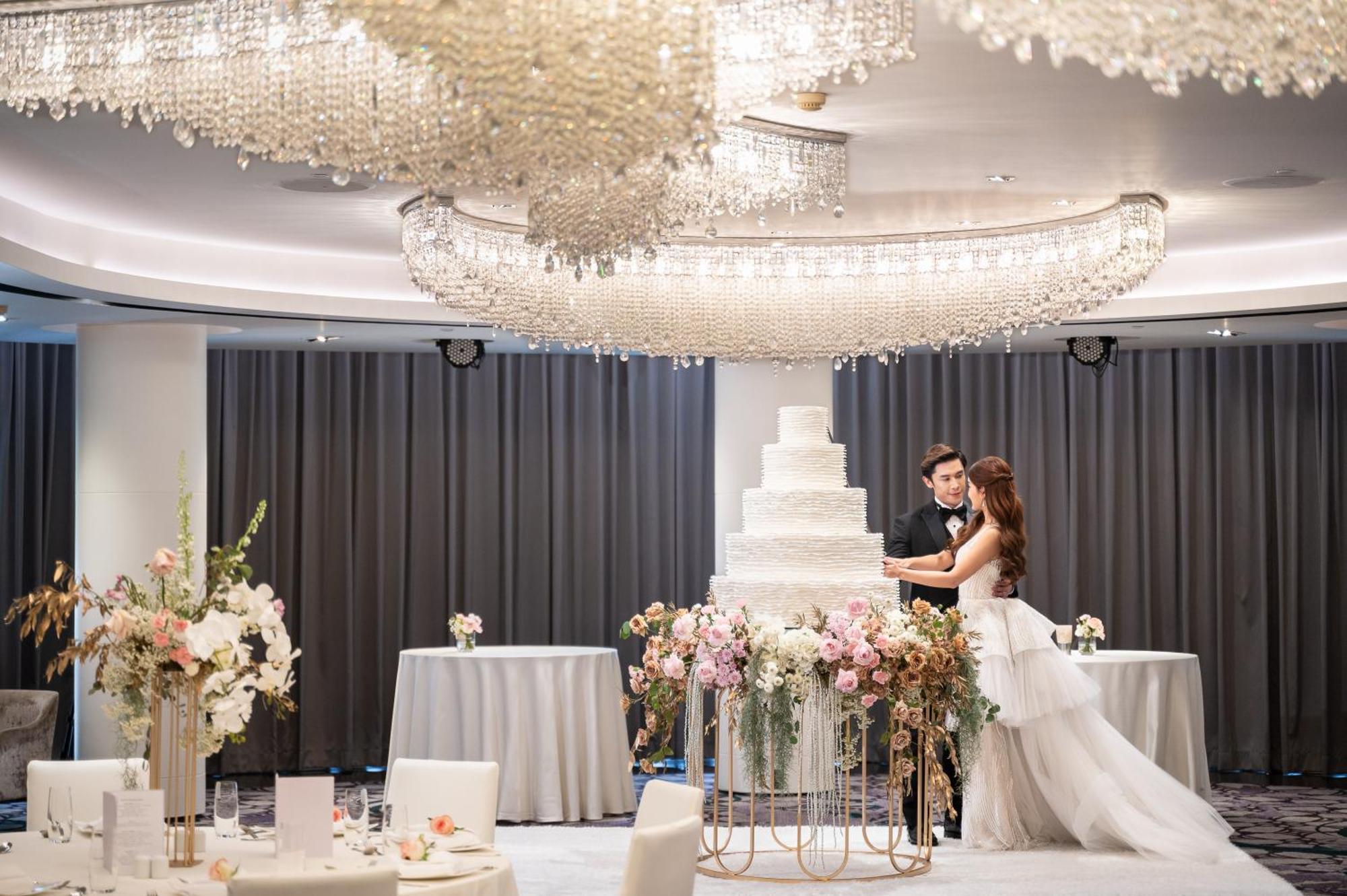 Chatrium Hotel Riverside Bangkok Zewnętrze zdjęcie Wedding at the Grand Ballroom