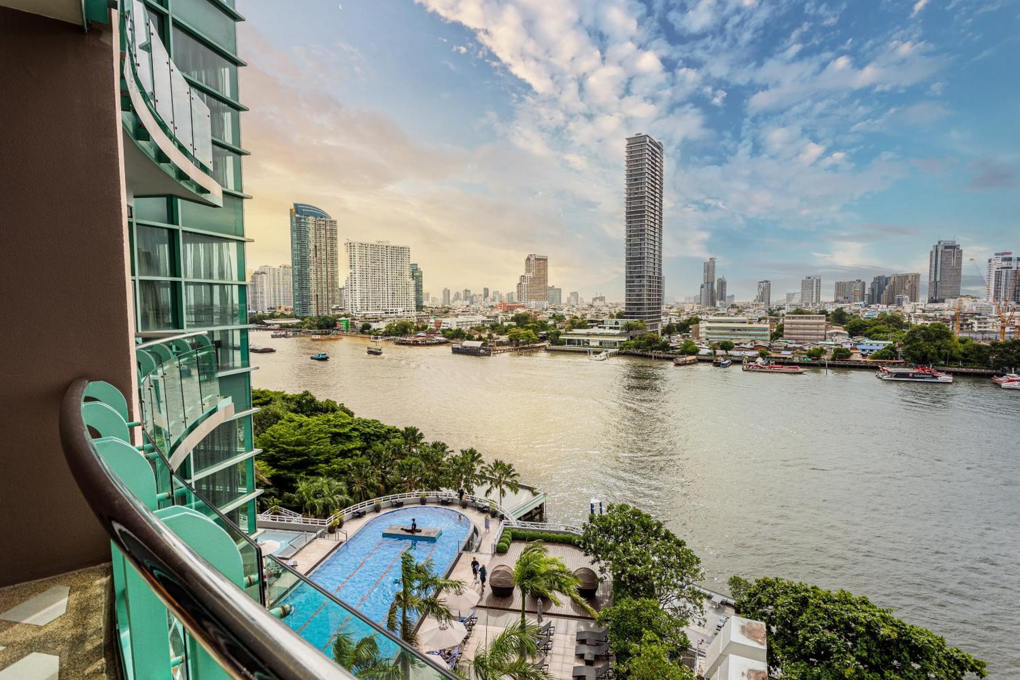 Chatrium Hotel Riverside Bangkok Zewnętrze zdjęcie View of Chao Phraya River from the hotel