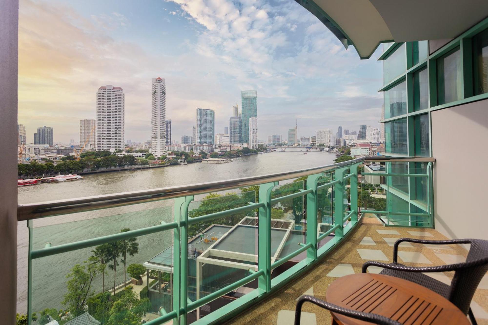 Chatrium Hotel Riverside Bangkok Zewnętrze zdjęcie View from the balcony of a typical apartment